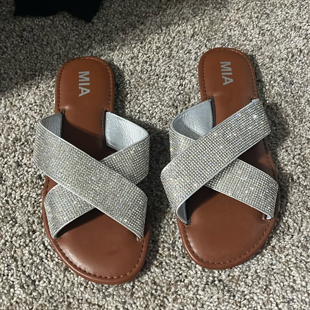 NWOT MIA Sandals